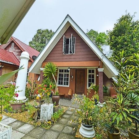 Oyo 90642 Twin Mutiara Chalet & Homestay Jeli Buitenkant foto
