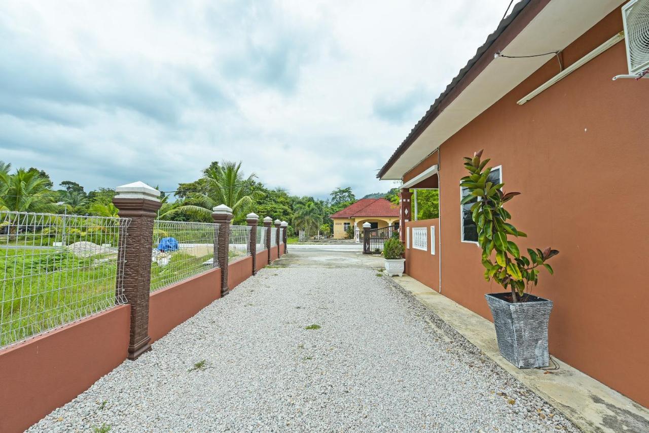 Oyo 90642 Twin Mutiara Chalet & Homestay Jeli Buitenkant foto