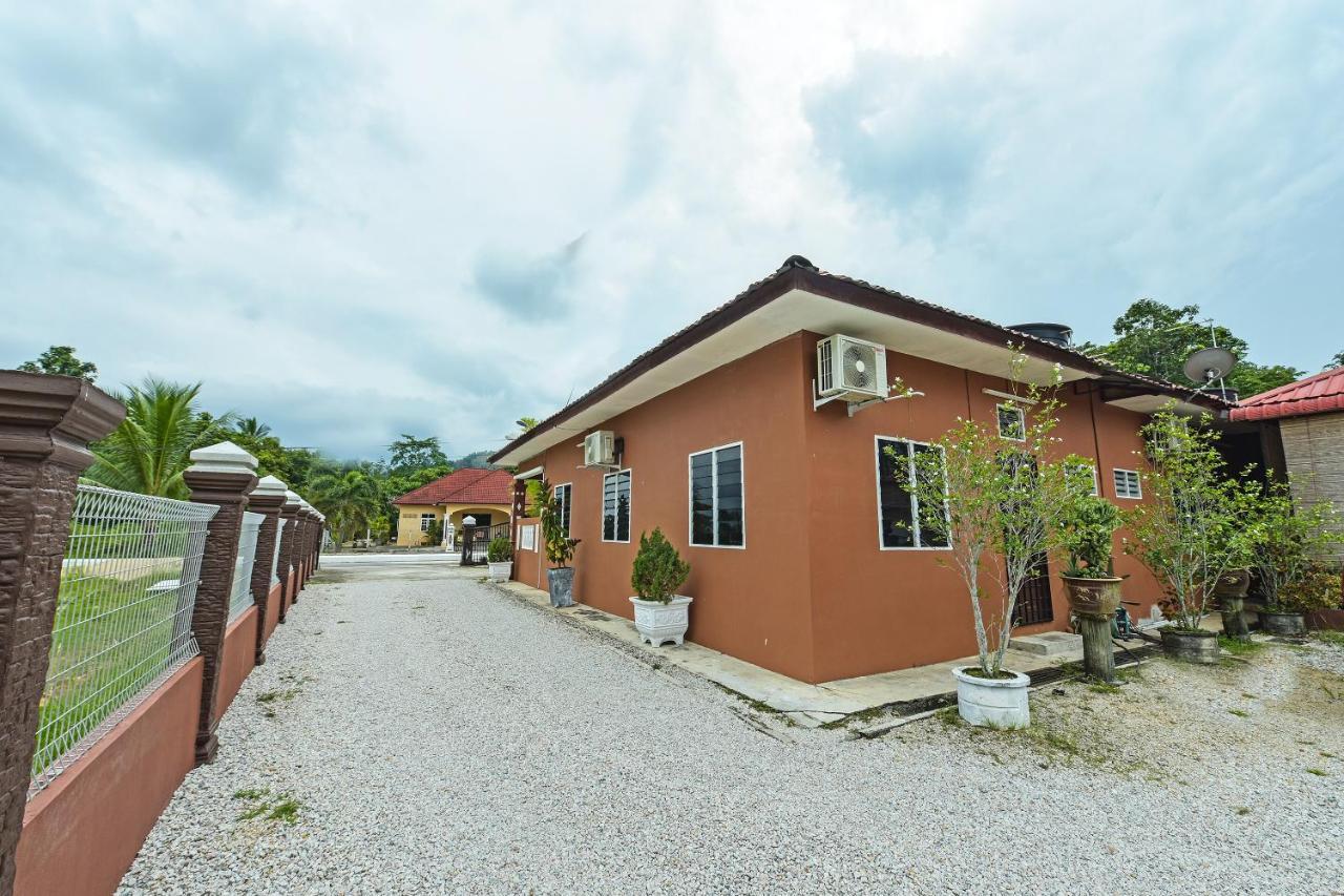 Oyo 90642 Twin Mutiara Chalet & Homestay Jeli Buitenkant foto