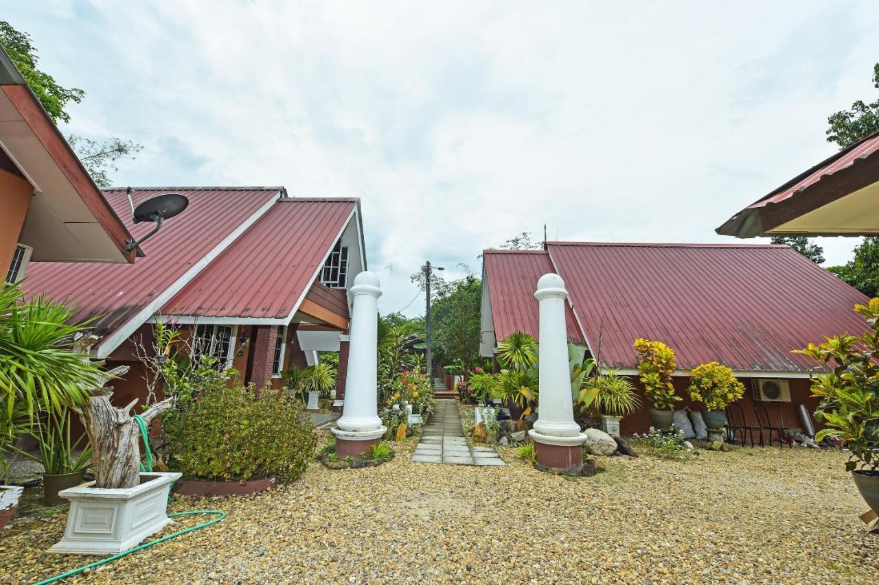 Oyo 90642 Twin Mutiara Chalet & Homestay Jeli Buitenkant foto