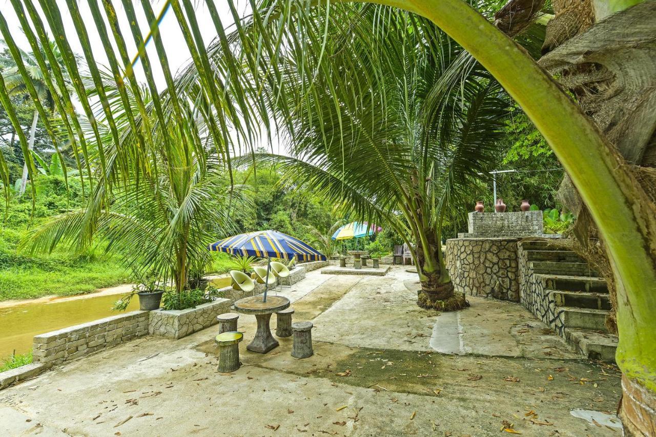 Oyo 90642 Twin Mutiara Chalet & Homestay Jeli Buitenkant foto