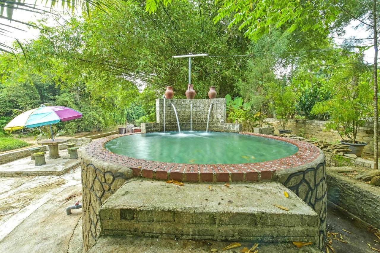 Oyo 90642 Twin Mutiara Chalet & Homestay Jeli Buitenkant foto