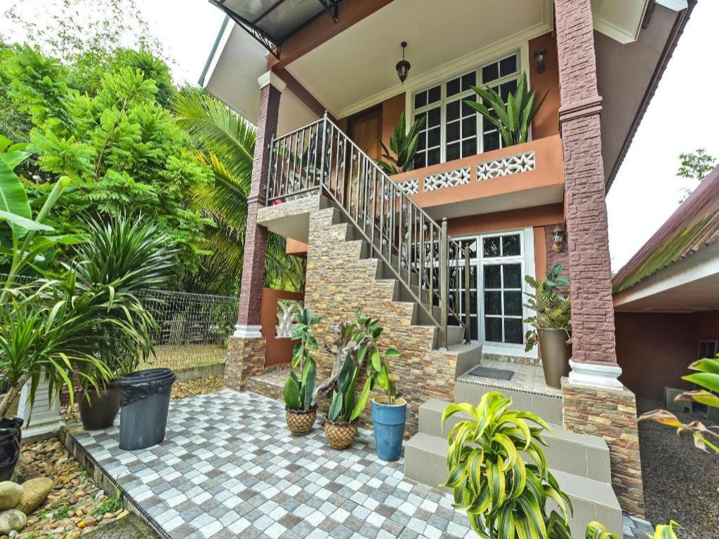 Oyo 90642 Twin Mutiara Chalet & Homestay Jeli Buitenkant foto