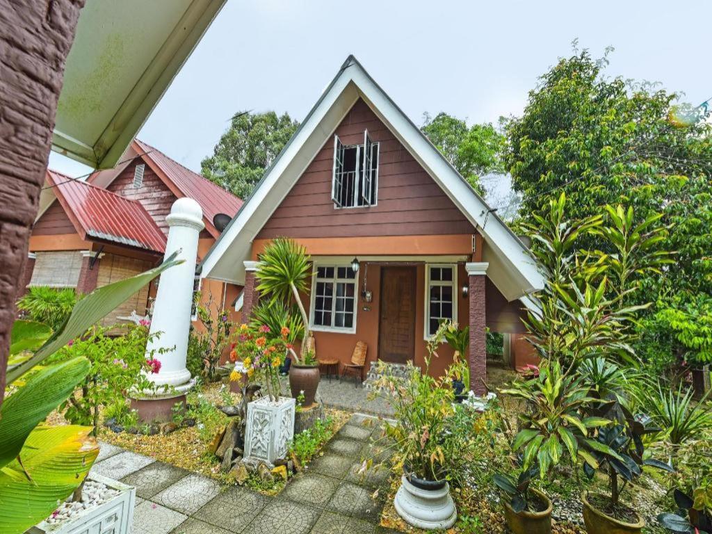 Oyo 90642 Twin Mutiara Chalet & Homestay Jeli Buitenkant foto