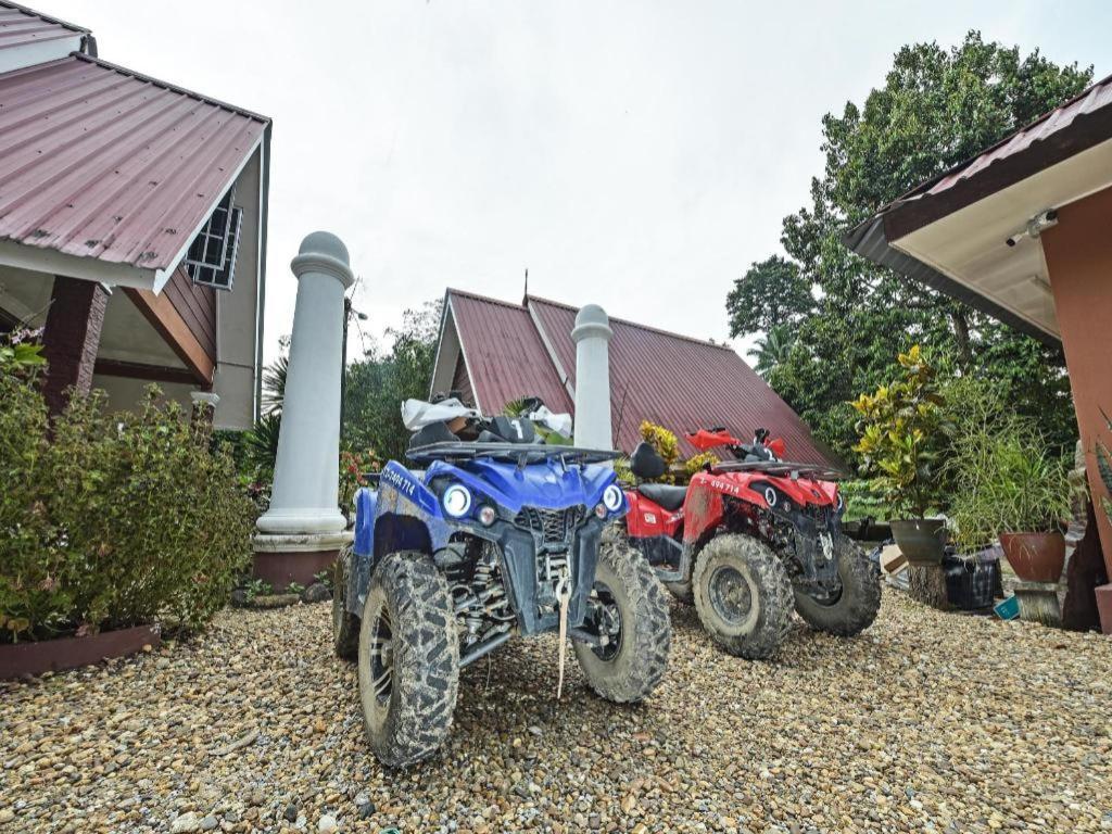 Oyo 90642 Twin Mutiara Chalet & Homestay Jeli Buitenkant foto