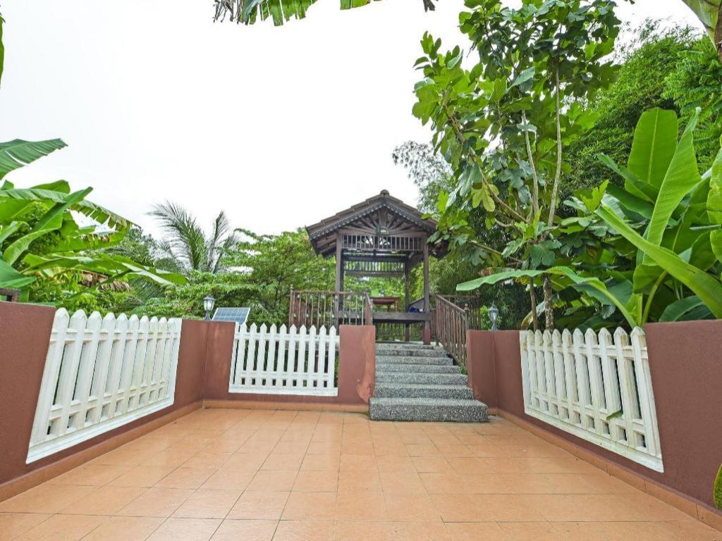 Oyo 90642 Twin Mutiara Chalet & Homestay Jeli Buitenkant foto
