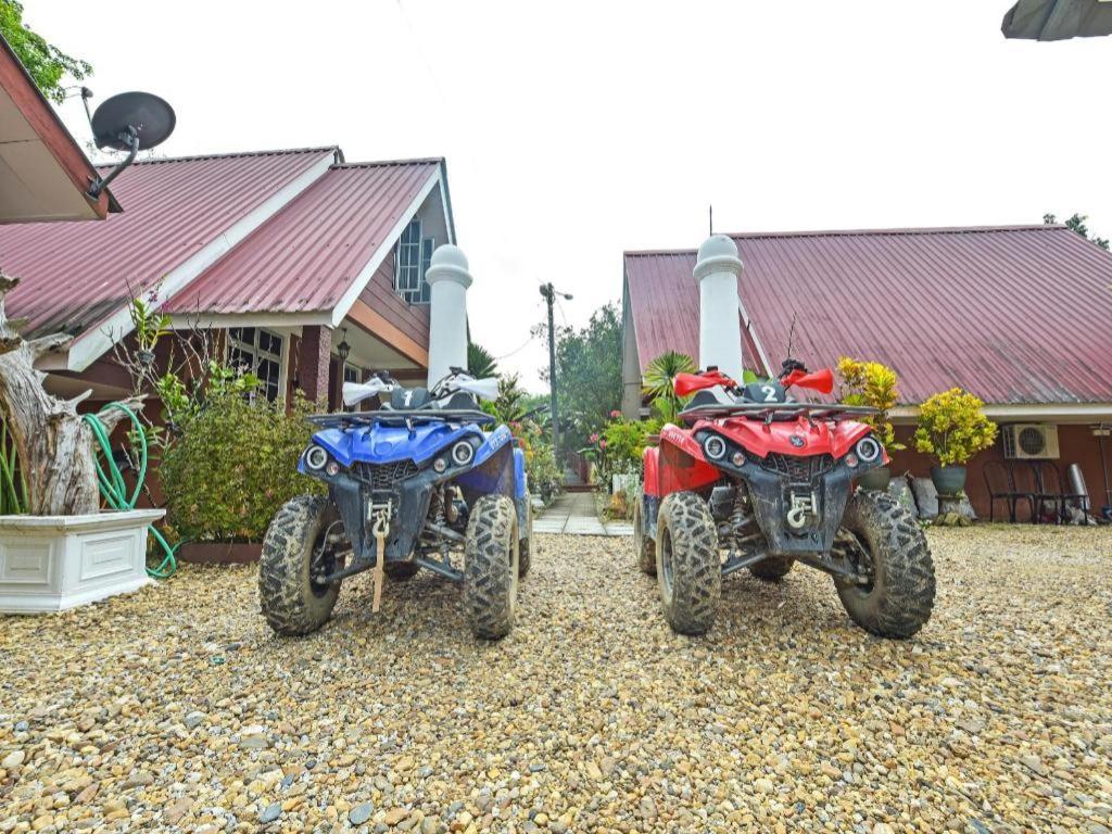 Oyo 90642 Twin Mutiara Chalet & Homestay Jeli Buitenkant foto