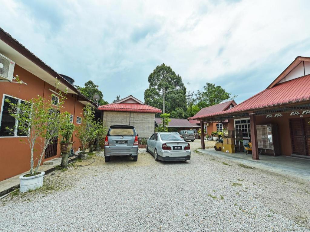Oyo 90642 Twin Mutiara Chalet & Homestay Jeli Buitenkant foto