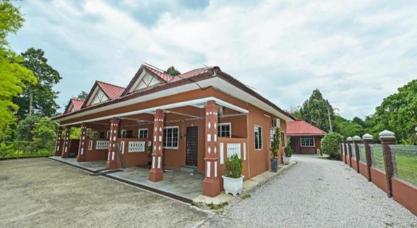 Oyo 90642 Twin Mutiara Chalet & Homestay Jeli Buitenkant foto