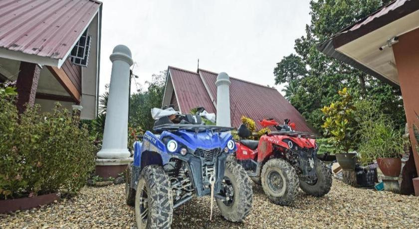 Oyo 90642 Twin Mutiara Chalet & Homestay Jeli Buitenkant foto