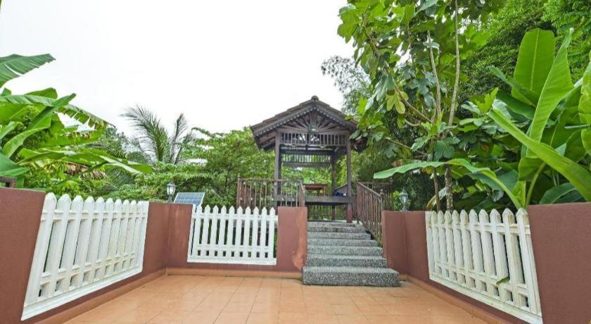 Oyo 90642 Twin Mutiara Chalet & Homestay Jeli Buitenkant foto