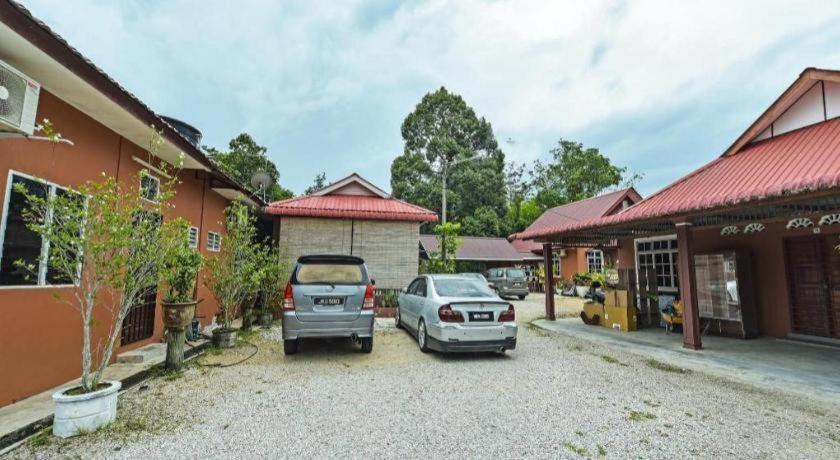 Oyo 90642 Twin Mutiara Chalet & Homestay Jeli Buitenkant foto