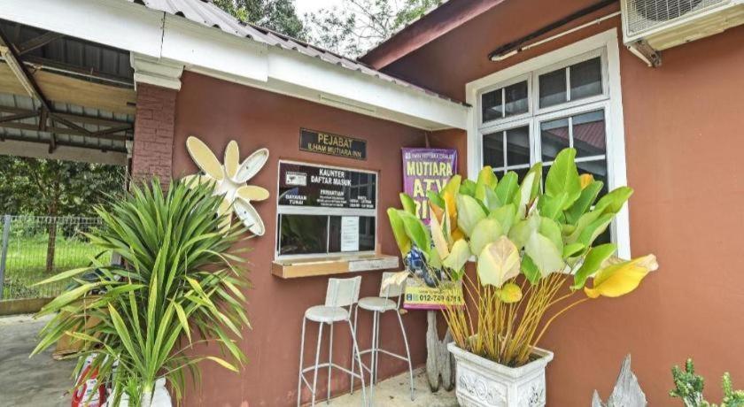 Oyo 90642 Twin Mutiara Chalet & Homestay Jeli Buitenkant foto