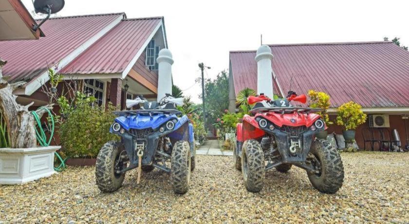 Oyo 90642 Twin Mutiara Chalet & Homestay Jeli Buitenkant foto